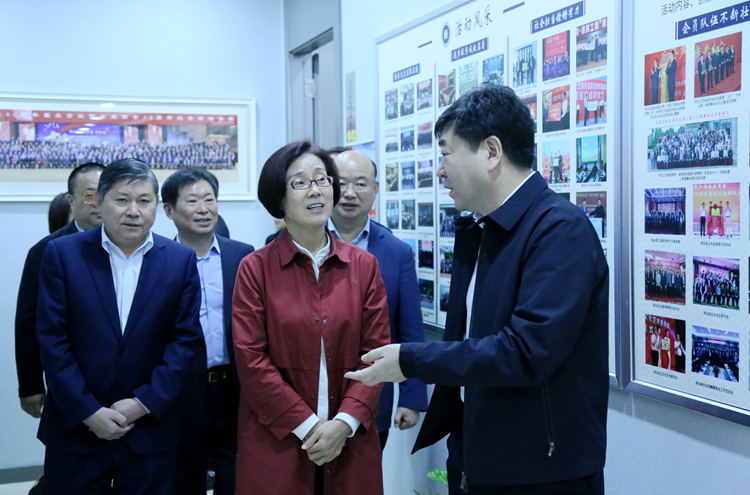 08-江西省委常委、副省長吳忠瓊調(diào)研北京江西企業(yè)商會(huì).JPG