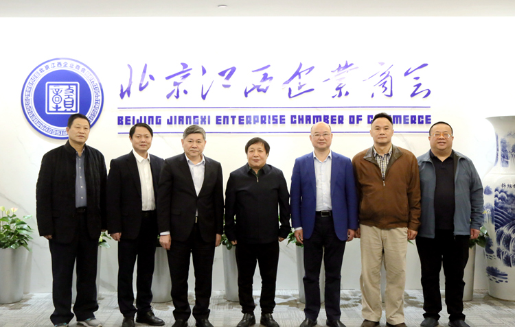 江西省政府副省長(zhǎng)孫菊生（中）一行與北京江西商會(huì)代表合影.JPG